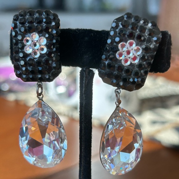 VINTAGE XL CLEAR  TEAR DROP  CRYSTAL SWAROFSKI /BLACK CRYSTAL FLOWER- - Picture 9 of 15